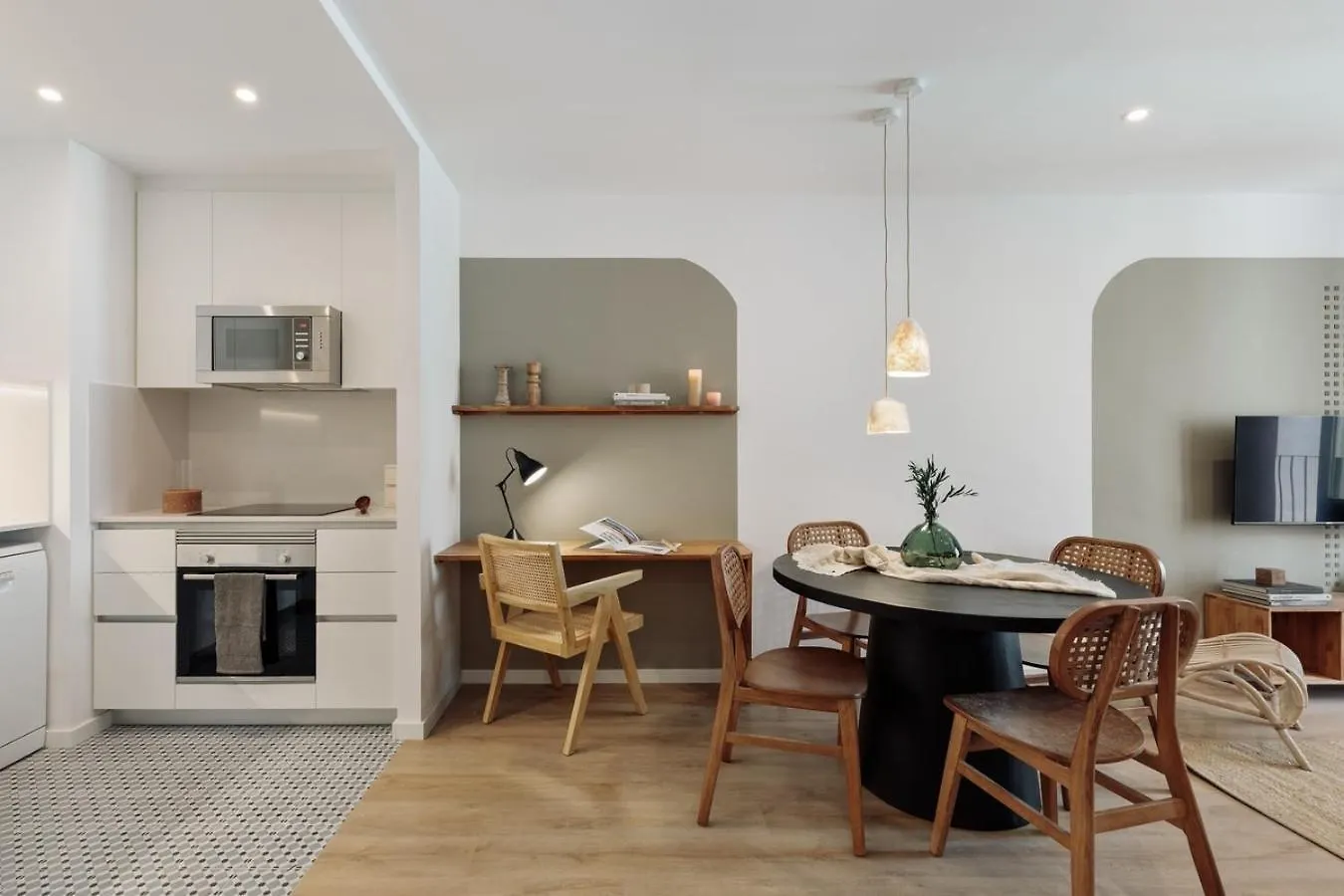 Apartment Eboli - 3 Bedrooms, Balcony And Terrace In Ciutat Vella Barcelona Spain