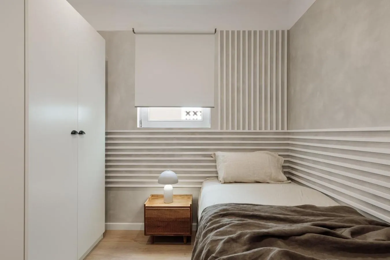 Eboli - 3 Bedrooms, Balcony And Terrace In Ciutat Vella Barcelona Apartment